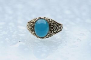 pierscionki-z-akwamarynem-piekno-i-elegancja-w-jednym