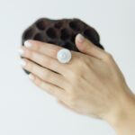 magiczny-urok-pierscionkow-z-kamieniem-ksiezycowym---jak-wybrac-idealny-dla-siebie-1